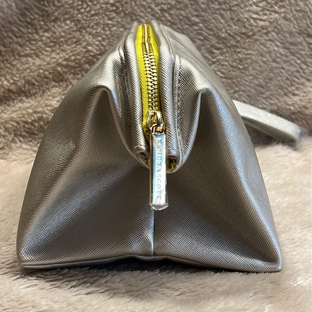 KENDRA SCOTT Zip Cosmetic Case *Sold Out - Picture 6 of 10